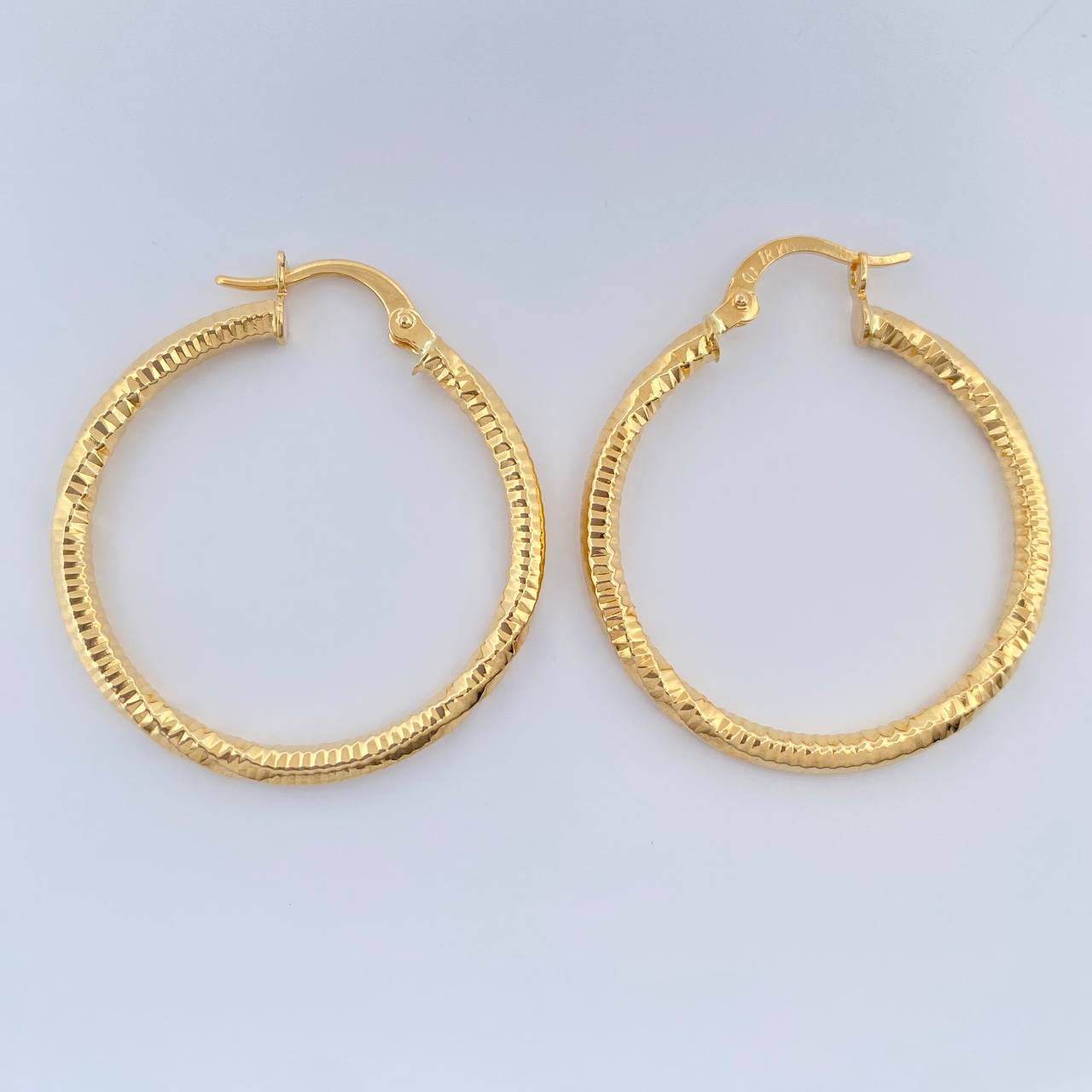 Megan Hoop Earrings 2.3gr / 1 1/4 in / Yellow Gold 18K %