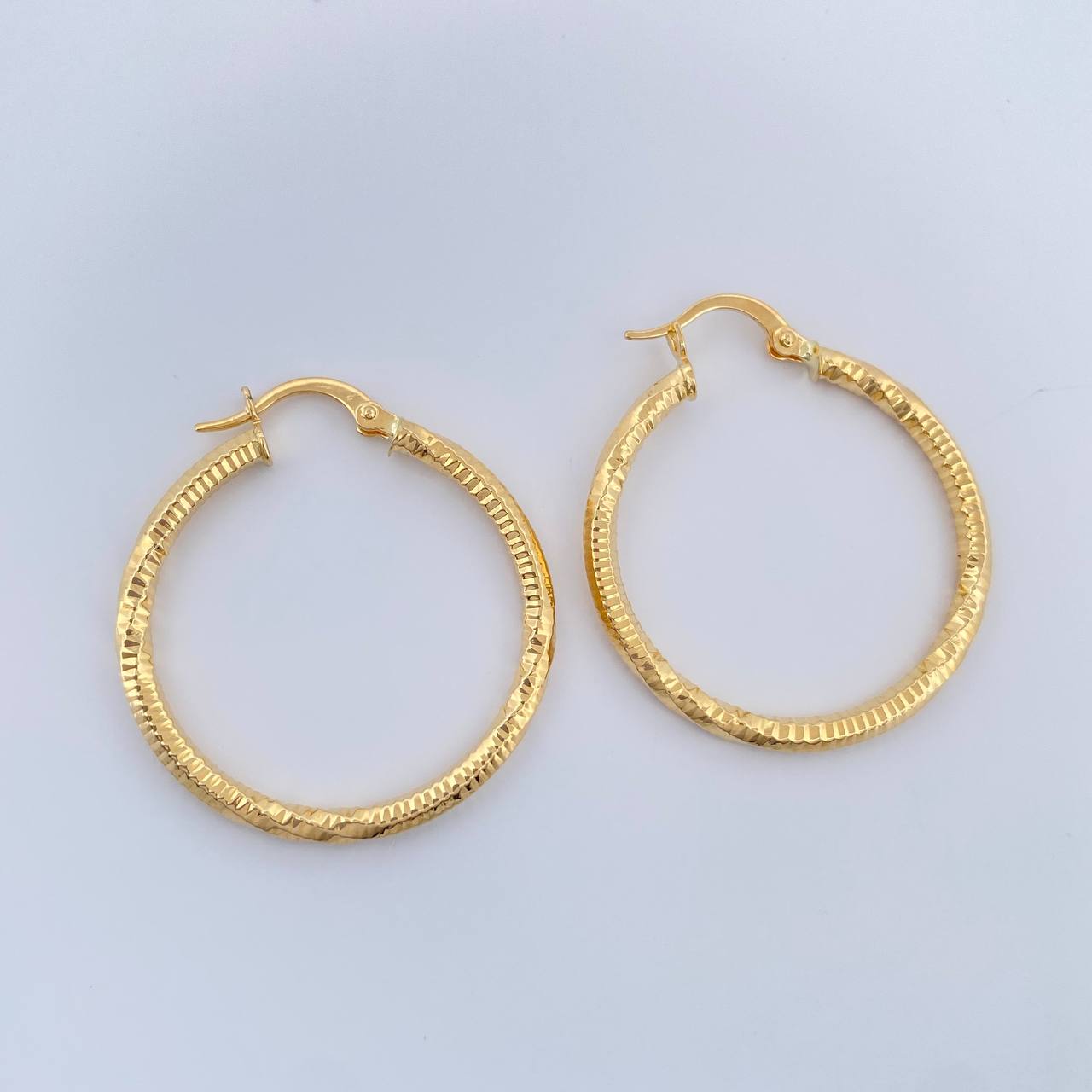Megan Hoop Earrings 2.3gr / 1 1/4 in / Yellow Gold 18K %