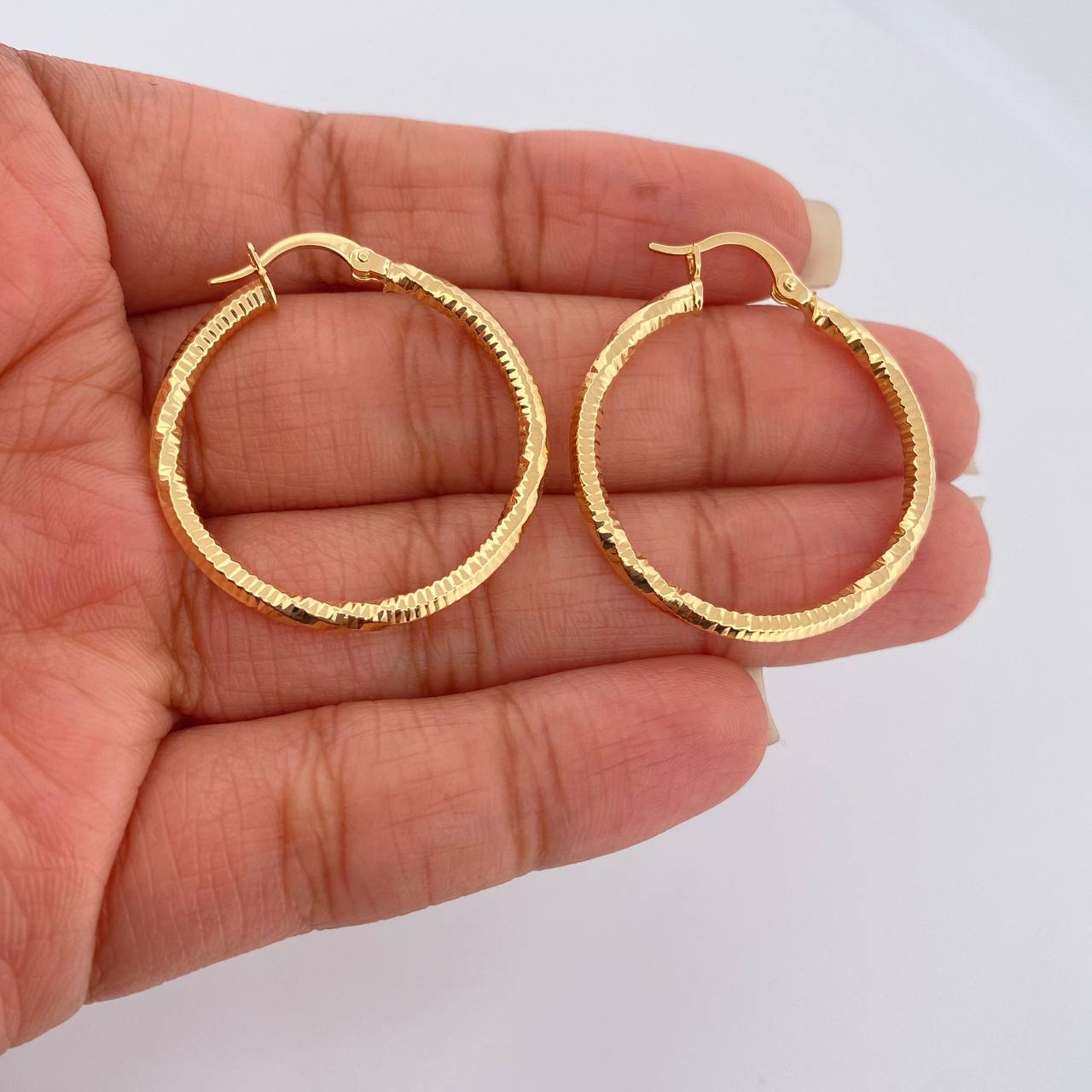 Megan Hoop Earrings 2.3gr / 1 1/4 in / Yellow Gold 18K %