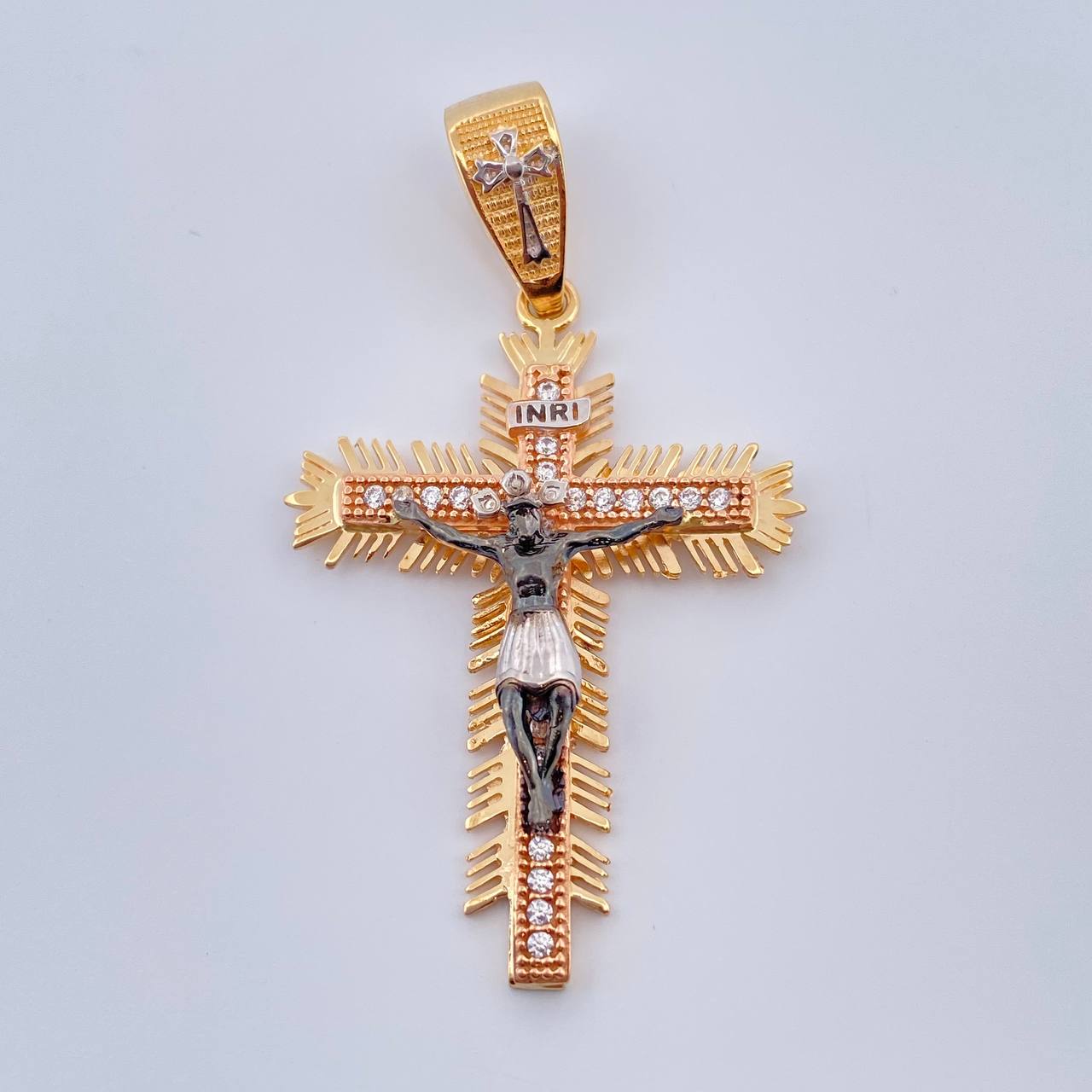 Dije Cruz Cristo Milagroso de Buga 5.3gr / 2 in / Tres Oros 18K %