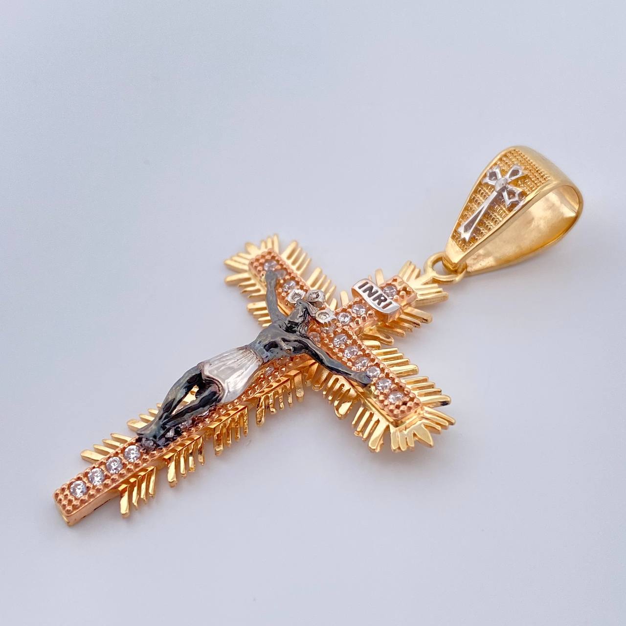 Dije Cruz Cristo Milagroso de Buga 5.3gr / 2 in / Tres Oros 18K %