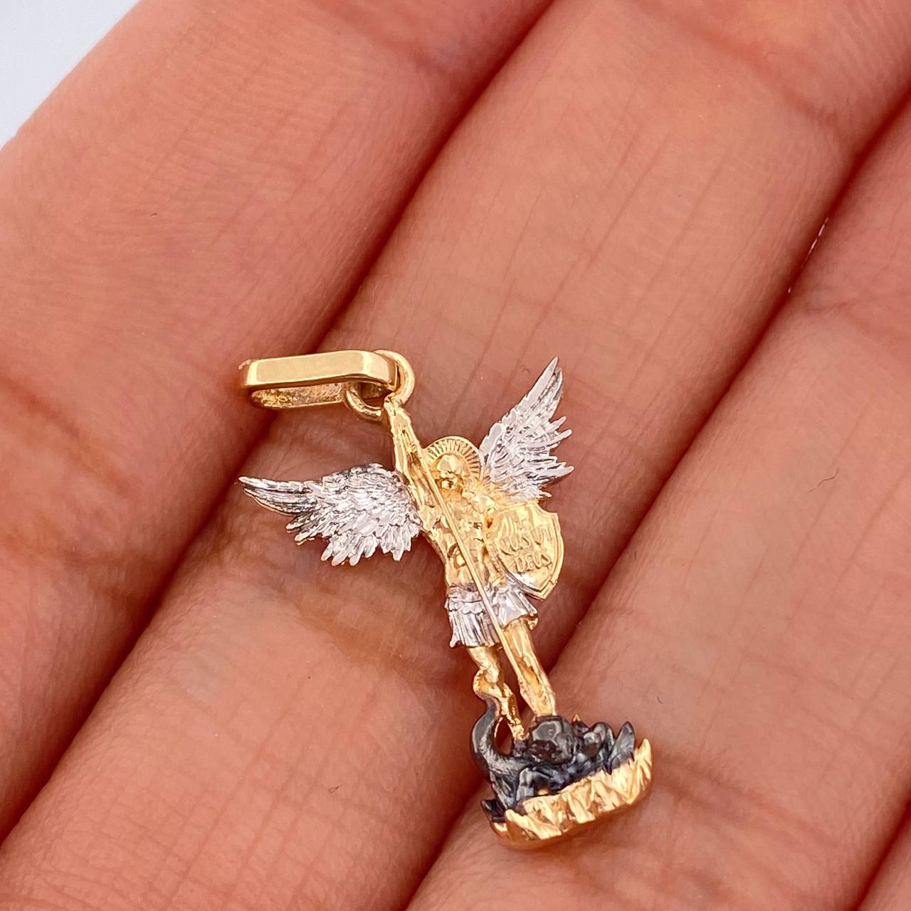 Dije San Miguel 1.7gr / 1 in / Tres Oros 18K %