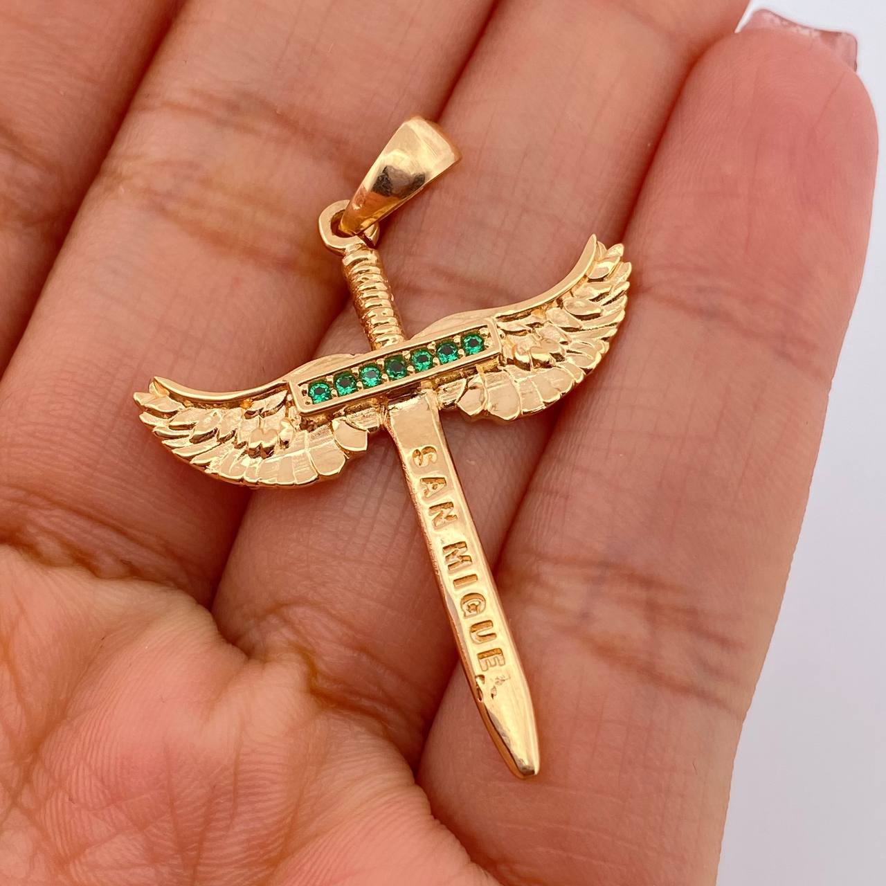 Dije Espada Alas San Miguel 4.75gr / 1 3/4 in / Oro Amarillo 18K %