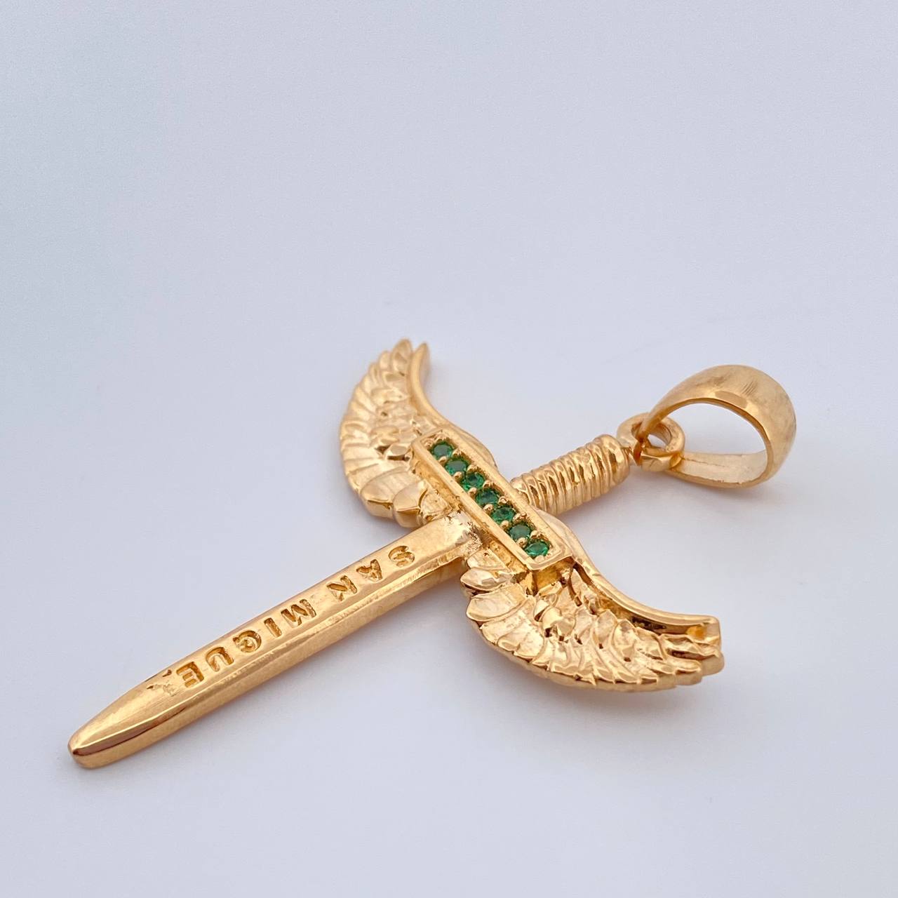 Dije Espada Alas San Miguel 4.75gr / 1 3/4 in / Oro Amarillo 18K %