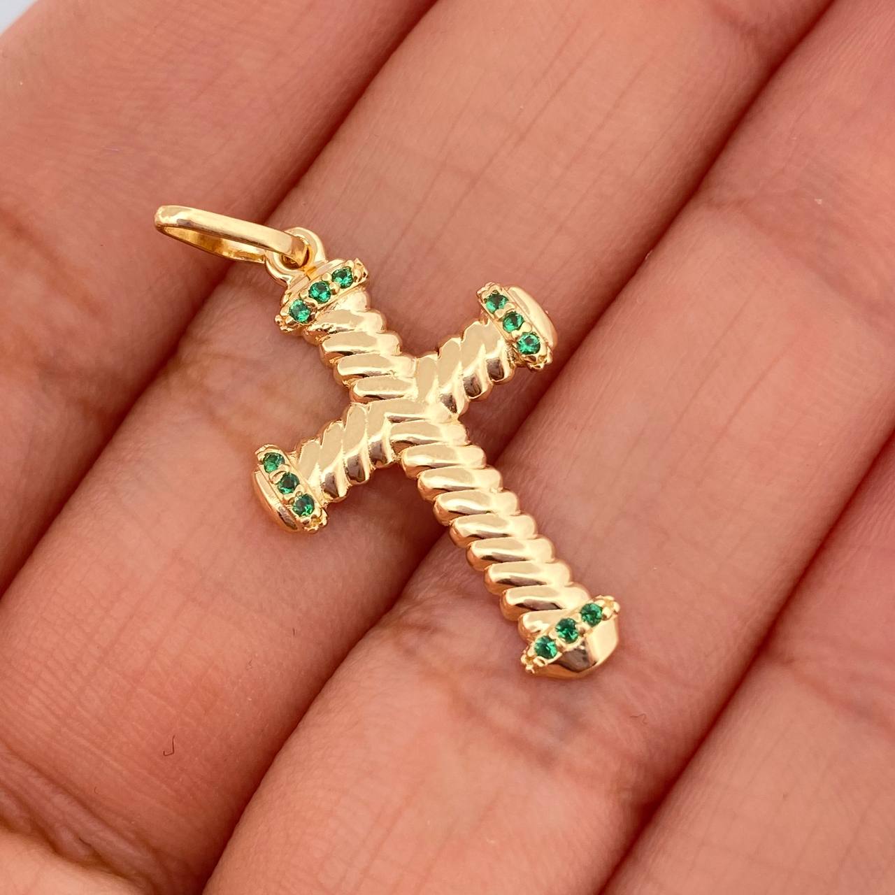 Dije Cruz Trenzada 1.95gr / 1 1/4 in / Oro Amarillo 18K %