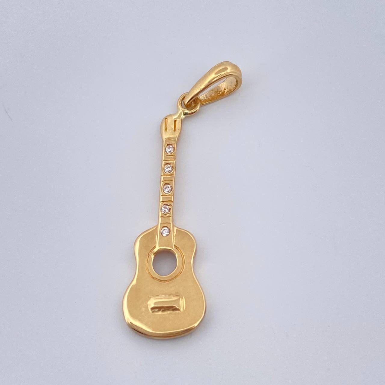 Dije Guitarra 1.3gr / 1 1/2 in / Oro Amarillo 18K %