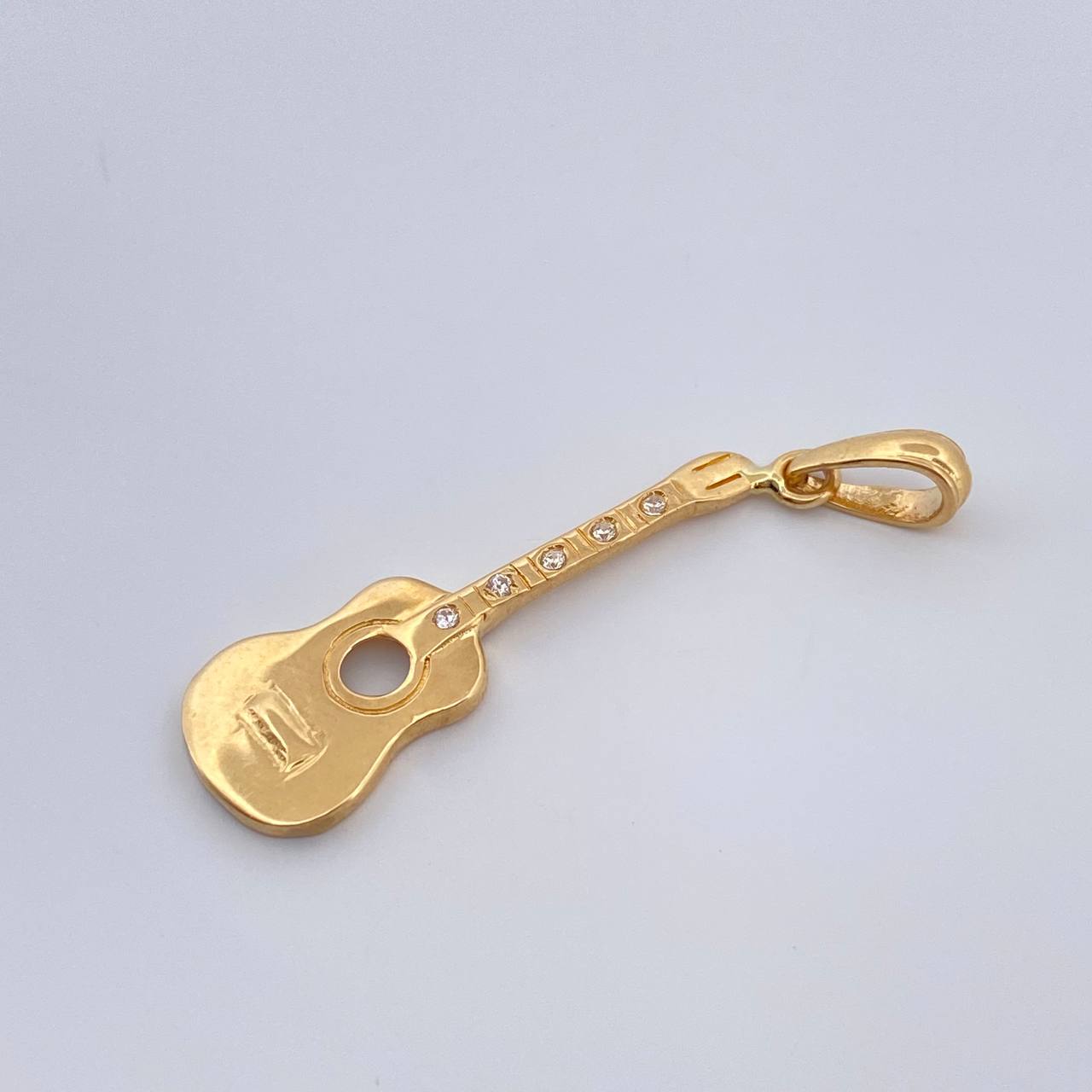 Dije Guitarra 1.3gr / 1 1/2 in / Oro Amarillo 18K %