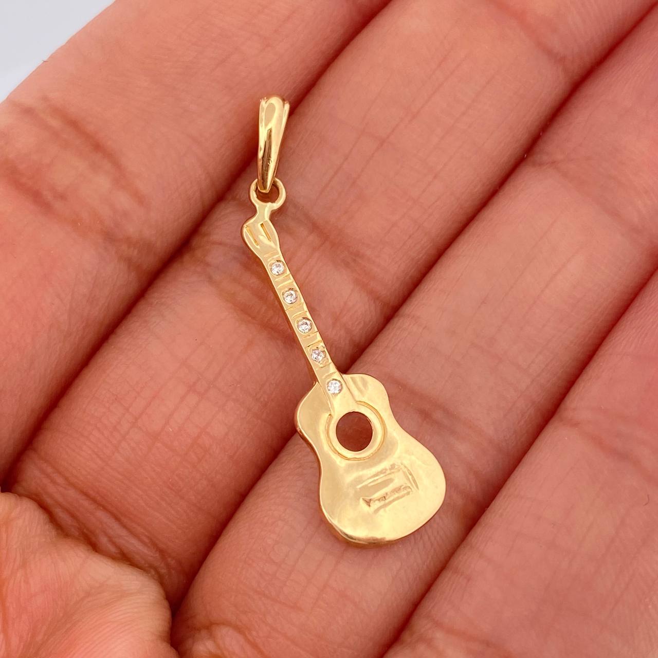 Dije Guitarra 1.3gr / 1 1/2 in / Oro Amarillo 18K %