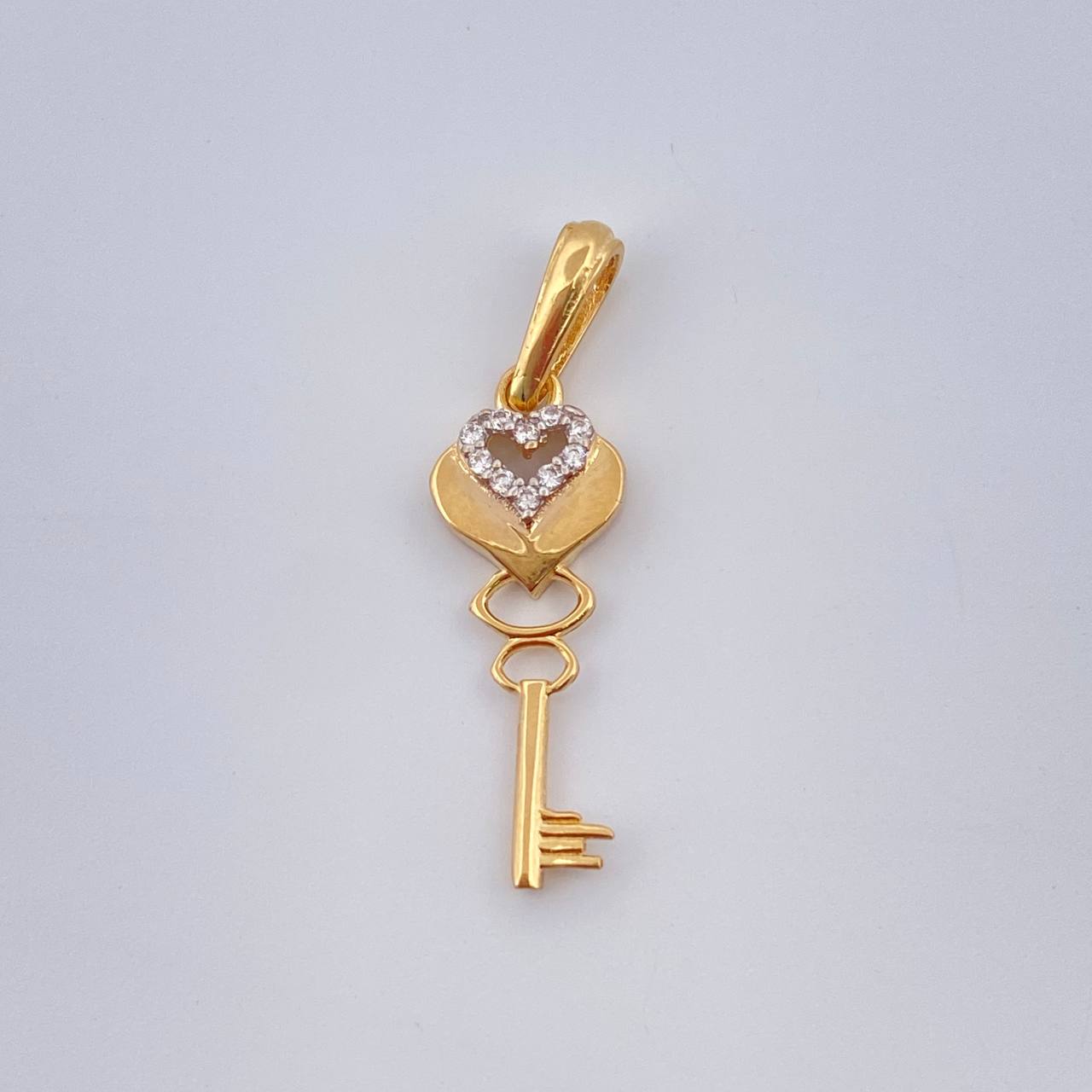 Dije Llave Corazon 0.95gr / 1 in / Dos Oros Amarillo Blanco 18K %