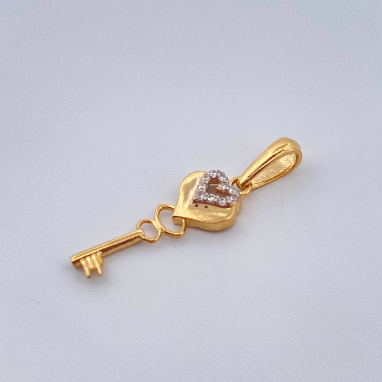 Dije Llave Corazon 0.95gr / 1 in / Dos Oros Amarillo Blanco 18K %
