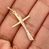 Dije Cruz Trenzada Doble 1.7gr / 1 1/2 in / Oro Amarillo 18K %