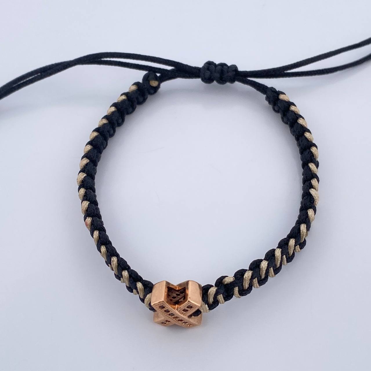 Pulsera Tejida Negra Beige Herraje X 1.6gr / Oro Rosa 18K %