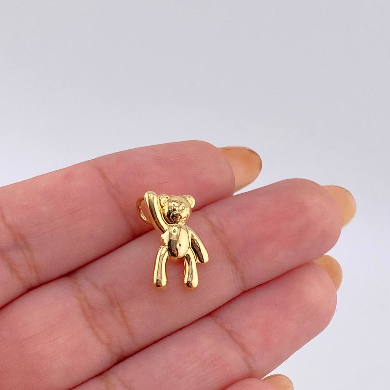 Dije Oso Mano Arriba 0.95gr / 3/4 in / Oro Amarillo 18K