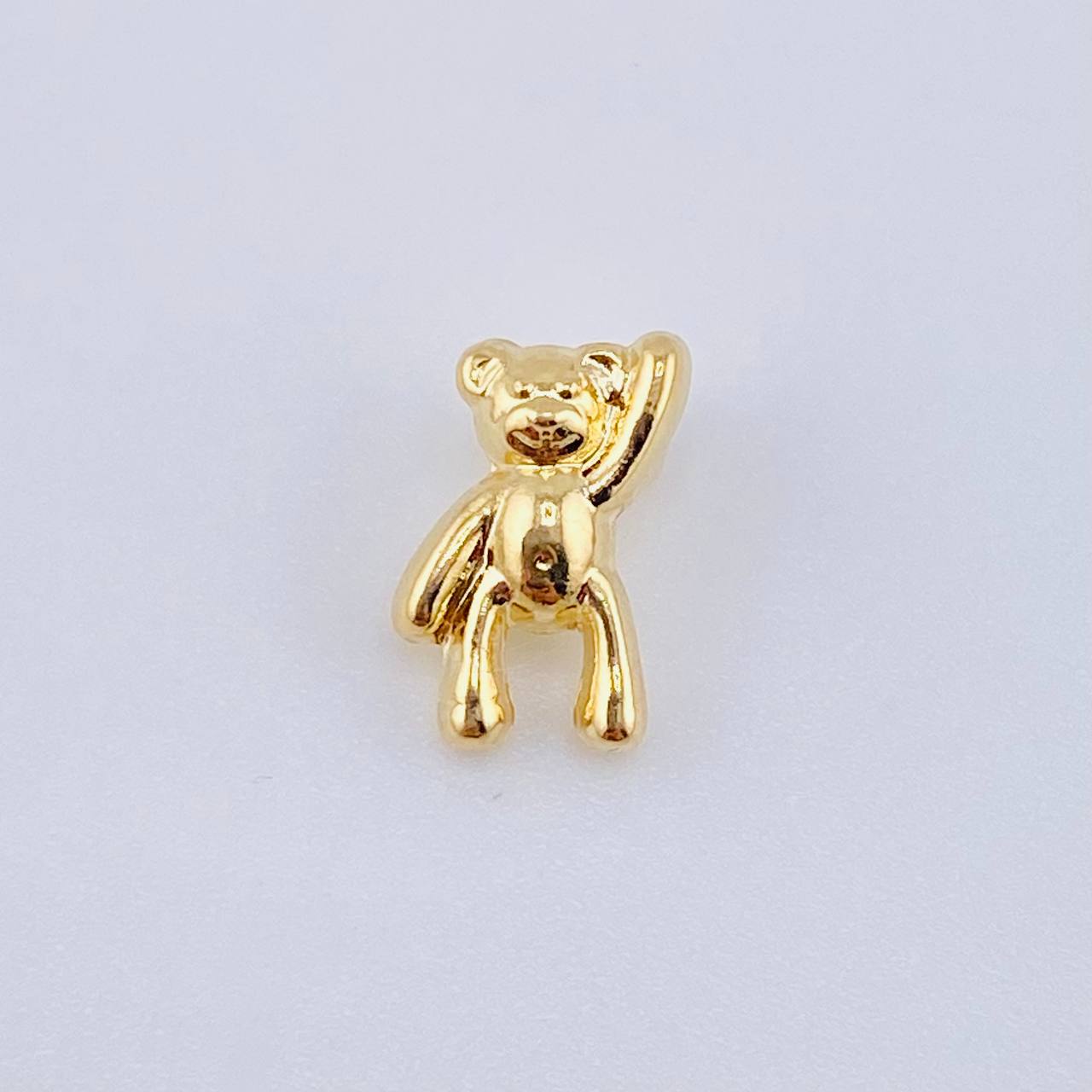 Dije Oso Mano Arriba 0.45gr / 1/2 in / Oro Amarillo 18K