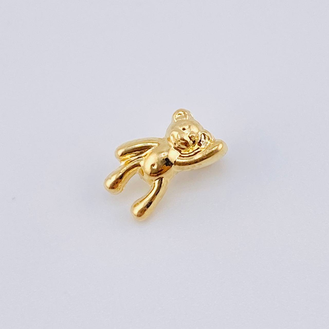 Dije Oso Mano Arriba 0.45gr / 1/2 in / Oro Amarillo 18K