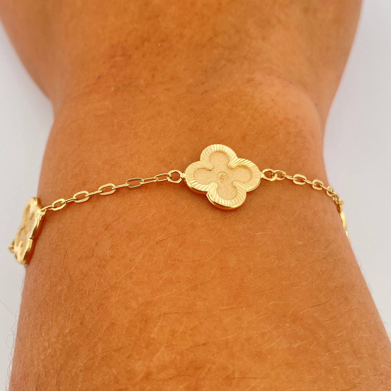 Pulso Trebol Aro Seguido 3.75gr / 7 1/2 in / 2mm Oro Amarillo 18K &