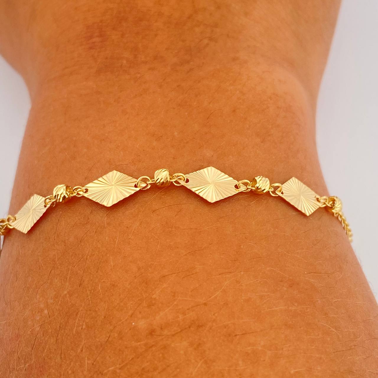 Pulso Aro Seguido Rombos 2gr / 7 1/2 in / 3mm Oro Amarillo 18K &