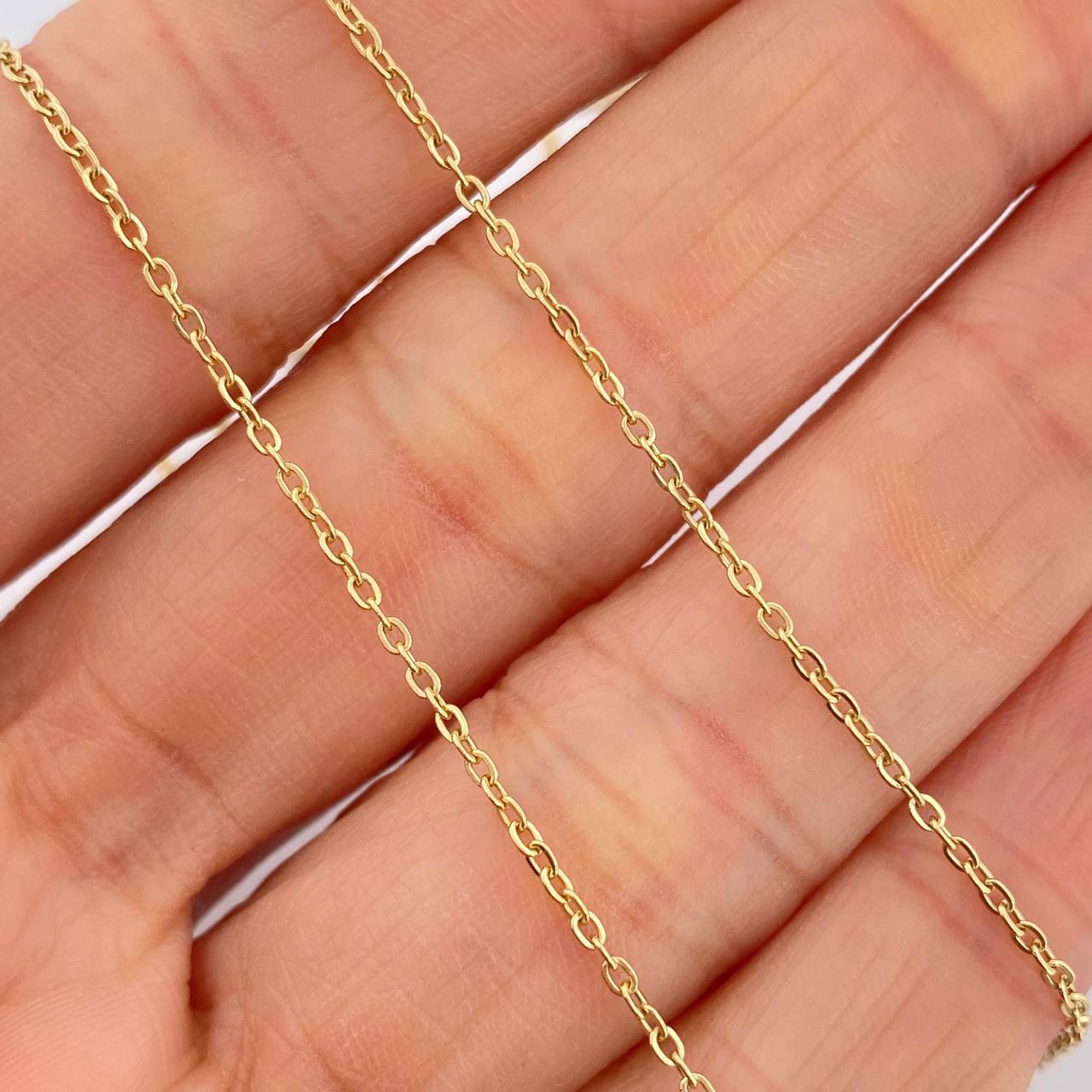 Cadena Escapulario Aro Seguido 4.05gr / 18 1/4 in / 1.5mm Oro Amarillo 18K &