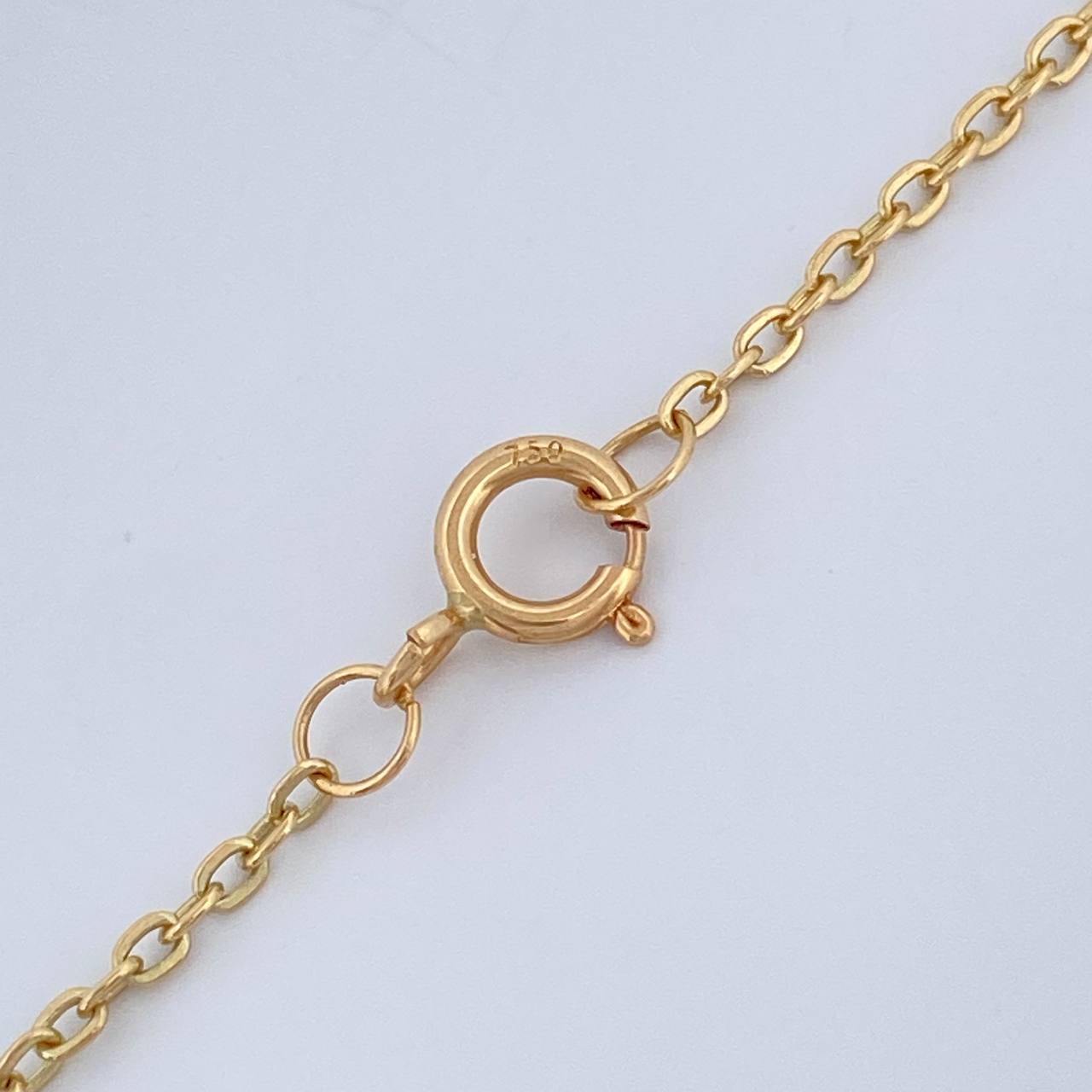 Cadena Escapulario Aro Seguido 4.05gr / 18 1/4 in / 1.5mm Oro Amarillo 18K &