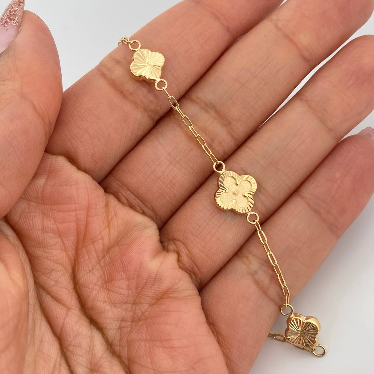 Pulso Trebol Aro Seguido 3.25gr / 7 1/2 in / 2mm Oro Amarillo 18K &