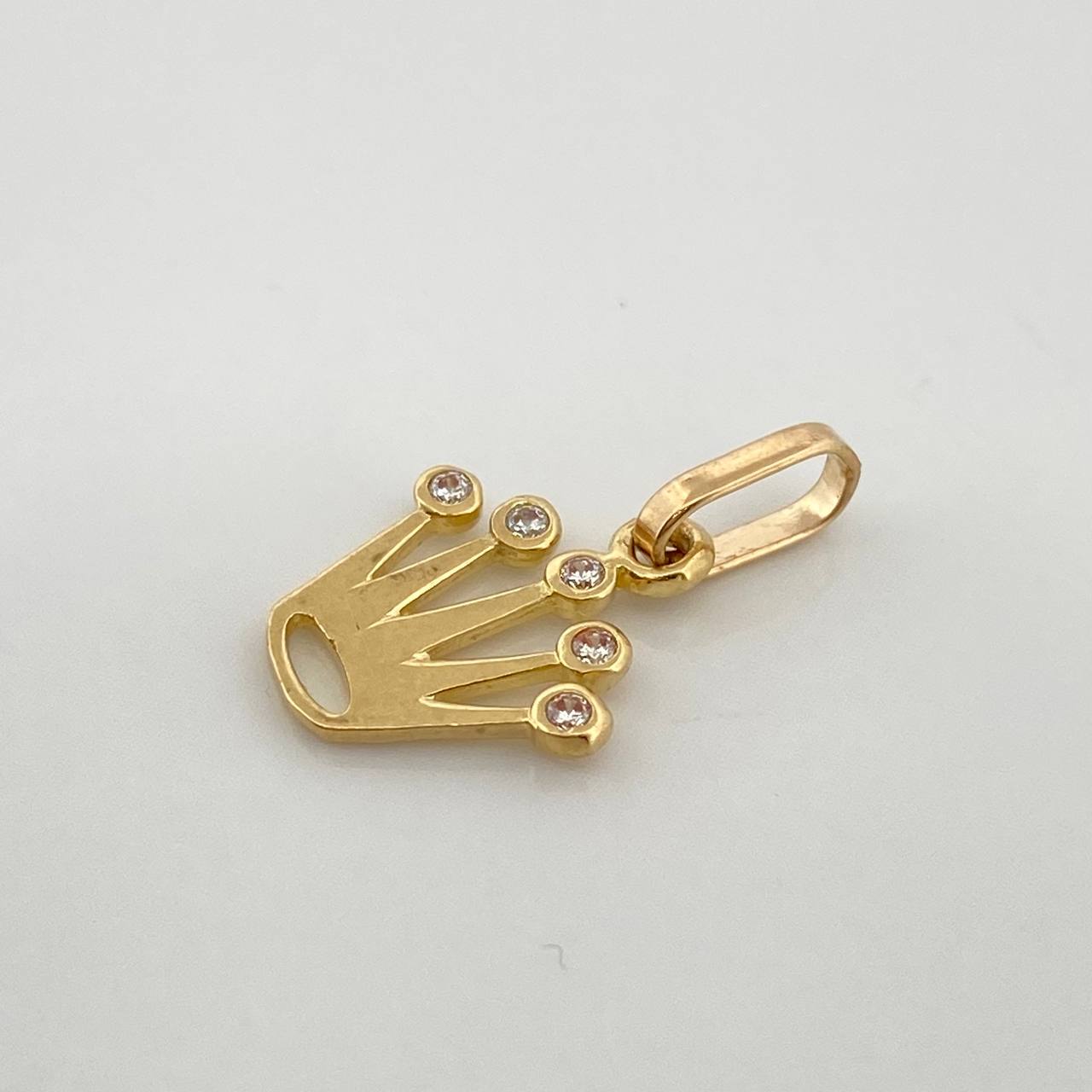 Crown Pendant 0.85gr / 1/2 in / 18K Yellow Gold &