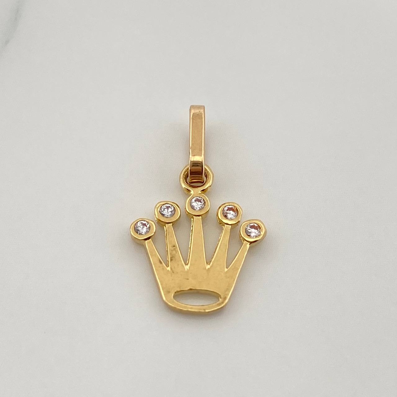 Crown Pendant 0.85gr / 1/2 in / 18K Yellow Gold &