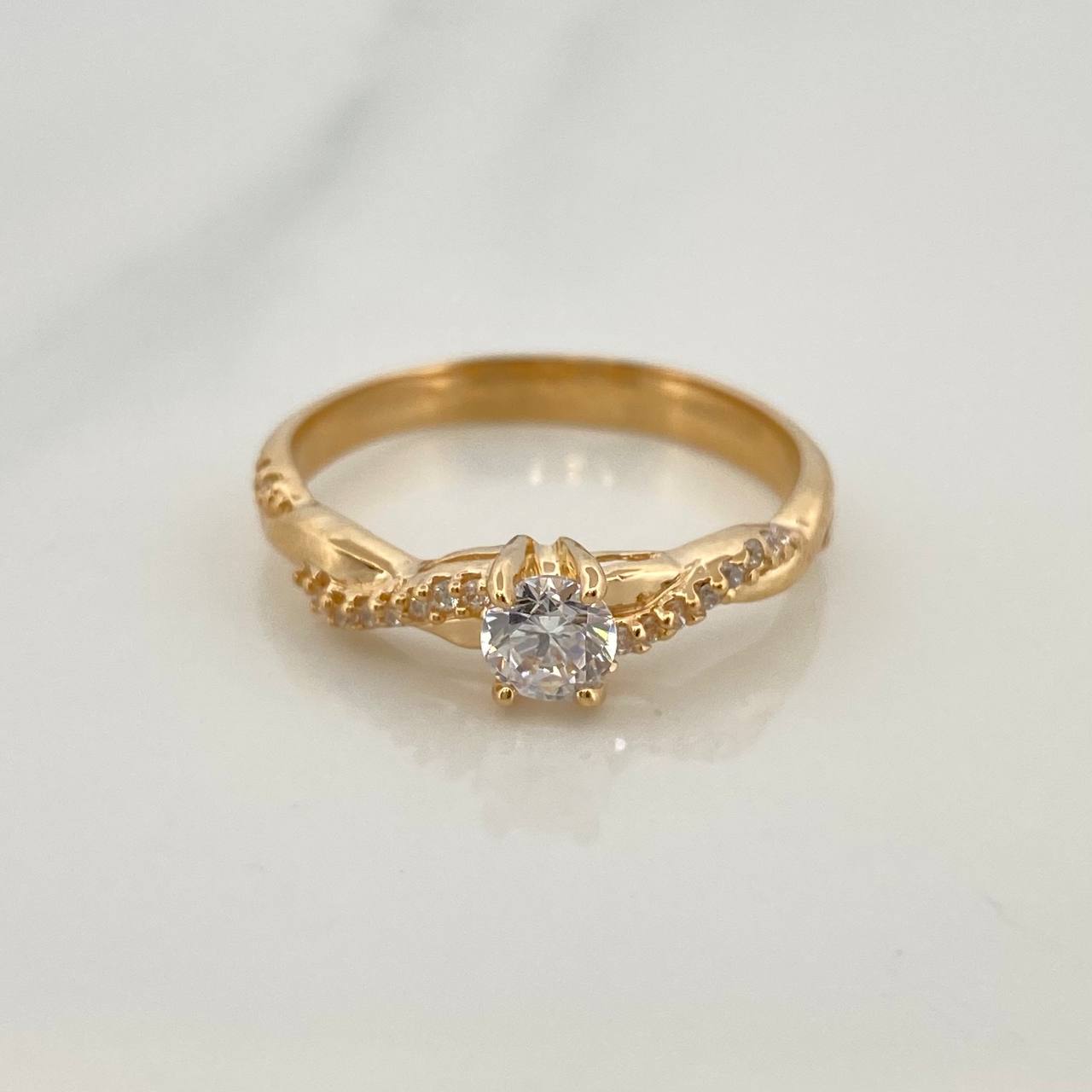 Anillo Solitario Entrelazado 3.35gr / T8 1/4 / Oro Amarillo 18K &