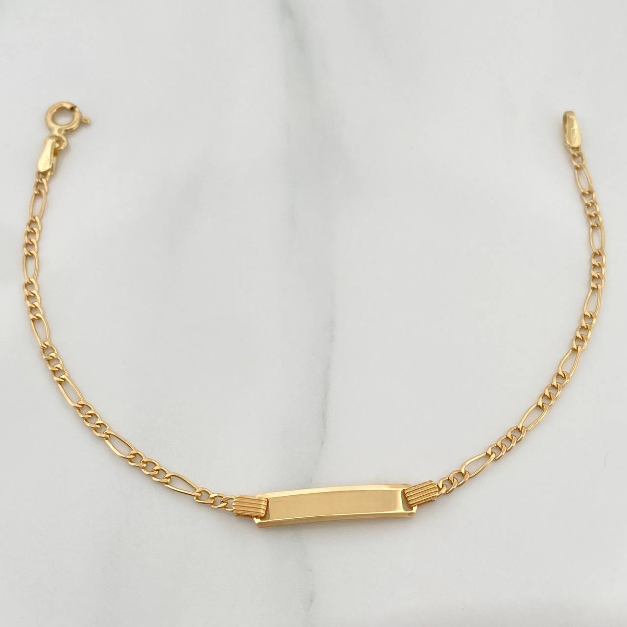Pulso Placa Figaro 1.55gr / 6 1/4 in / 1.7mm Oro Amarillo +1 18K &