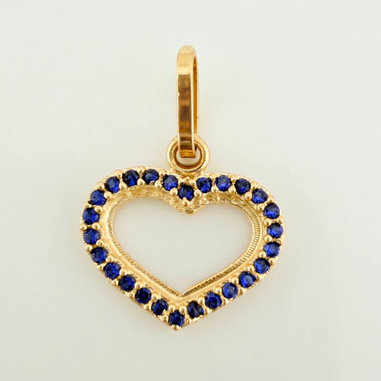 Heart Silhouette Pendant 0.8gr / 3/4 in / 18K Yellow Gold &