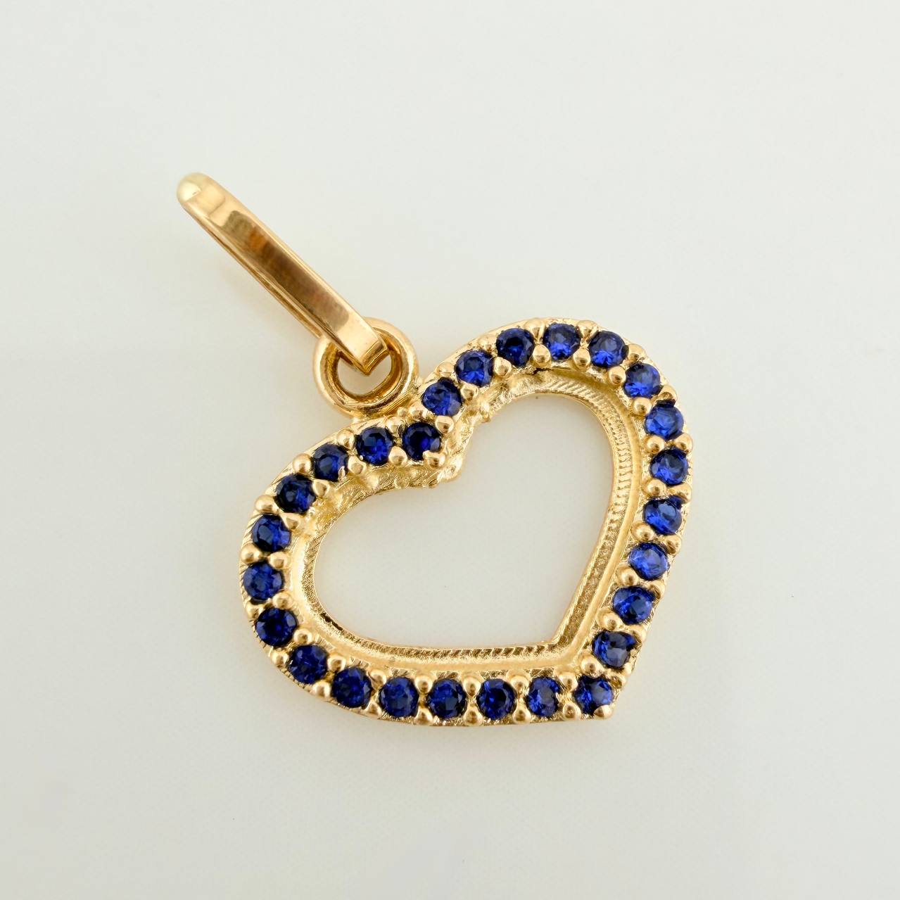 Heart Silhouette Pendant 0.8gr / 3/4 in / 18K Yellow Gold &
