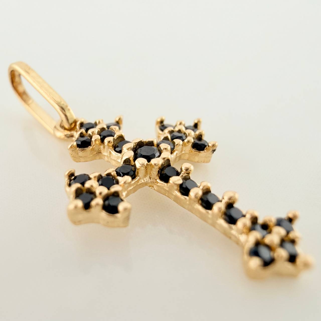 Dije Cruz 0.65gr / 3/4 in / Oro Amarillo 18K &