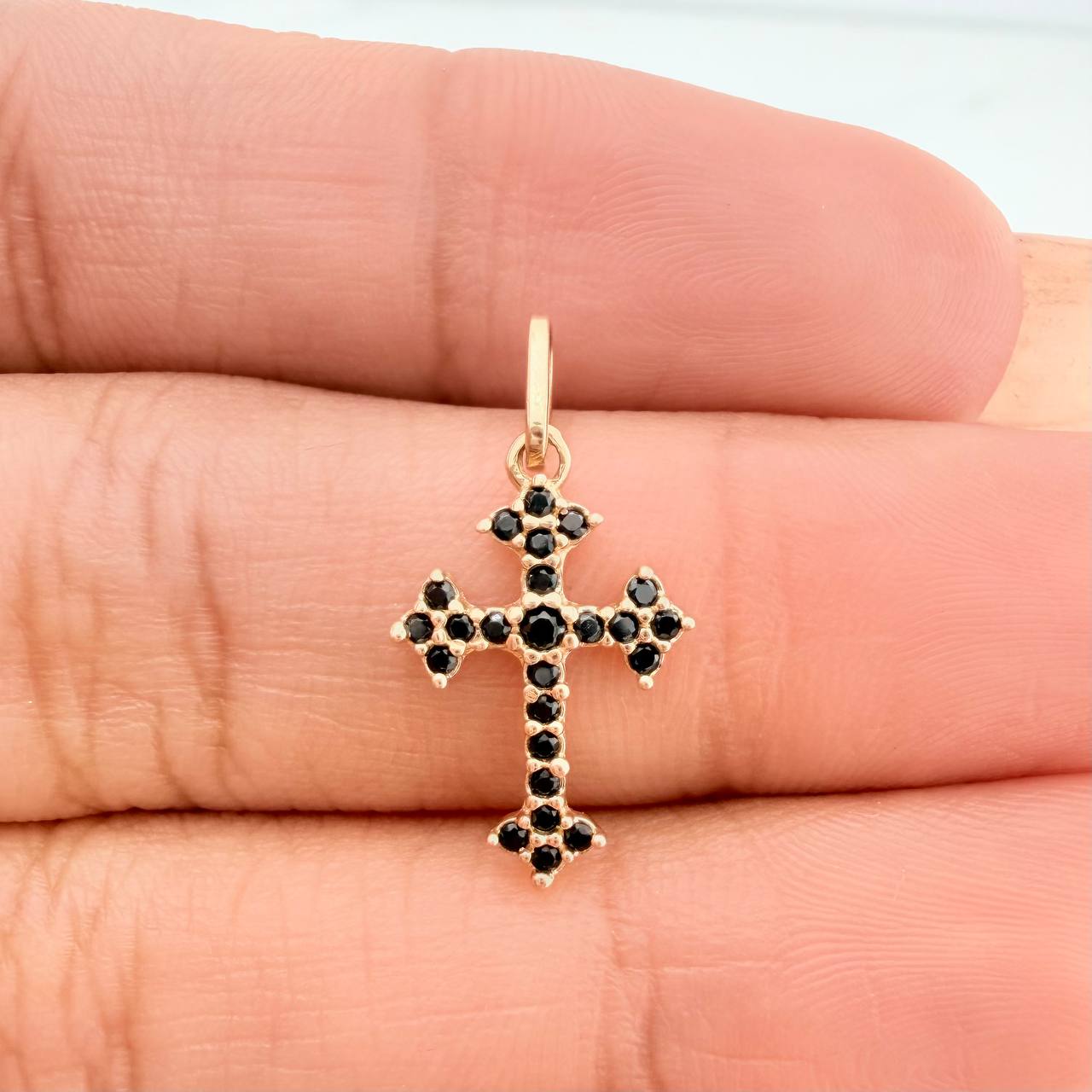 Dije Cruz 0.65gr / 3/4 in / Oro Amarillo 18K &