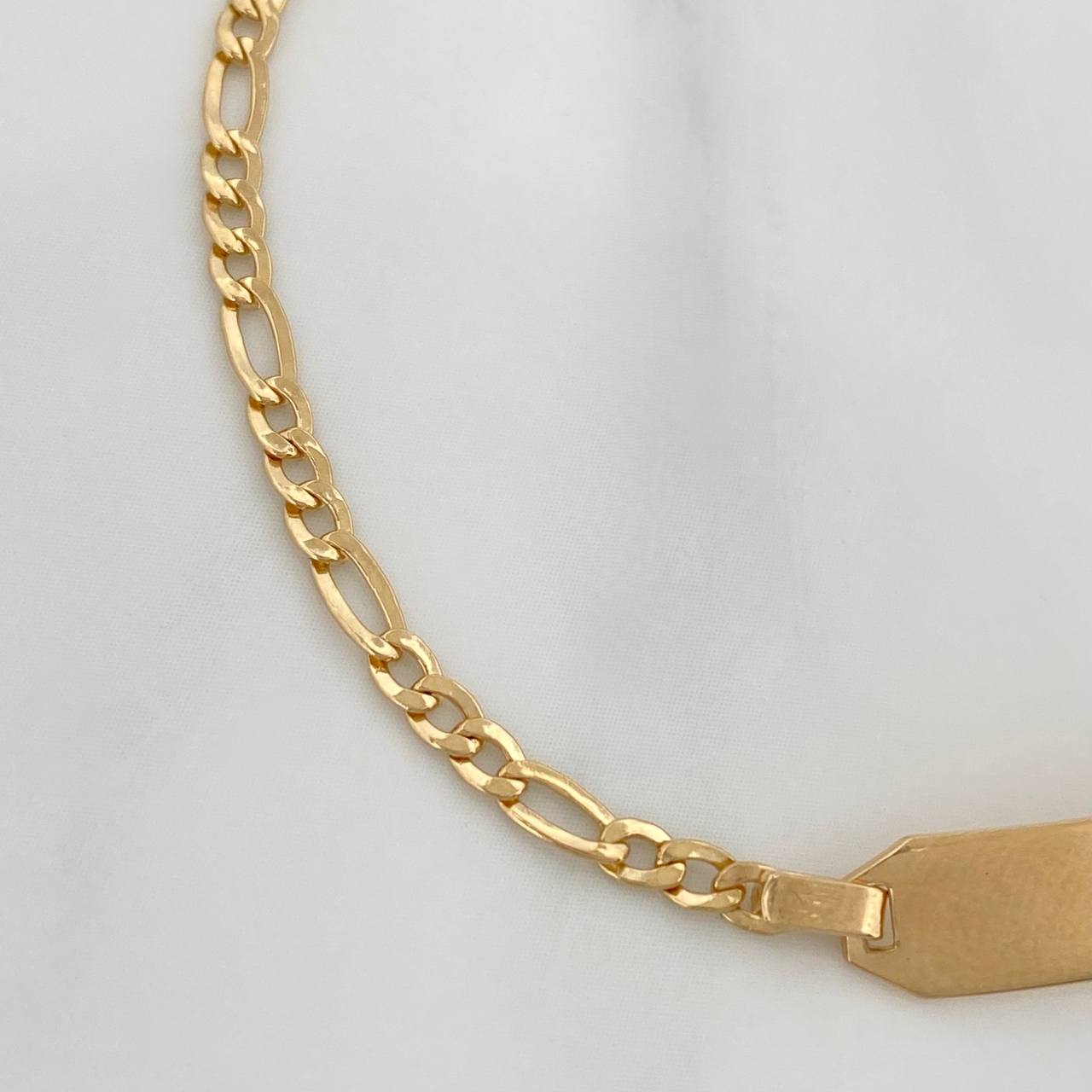 Pulso Placa Figaro 2.05gr / 6 in / 1mm Oro Amarillo +1 18K $