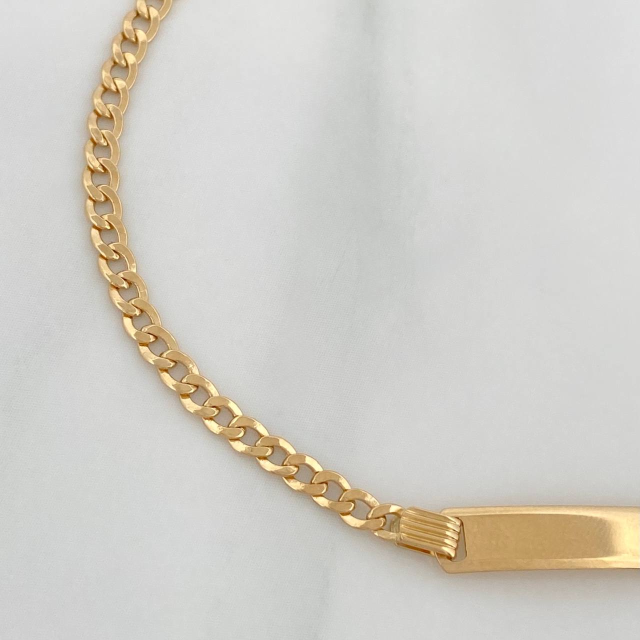 Pulso Placa Cubana 1.85gr / 6 1/4 in / 1mm Oro Amarillo +1 18K $