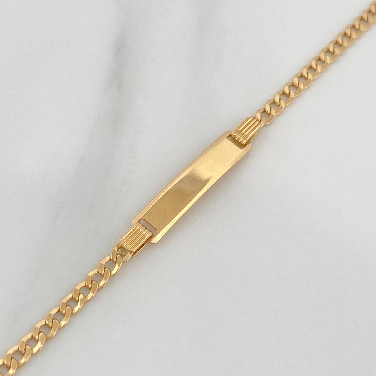 Pulso Placa Cubana 1.85gr / 6 1/4 in / 1mm Oro Amarillo +1 18K $