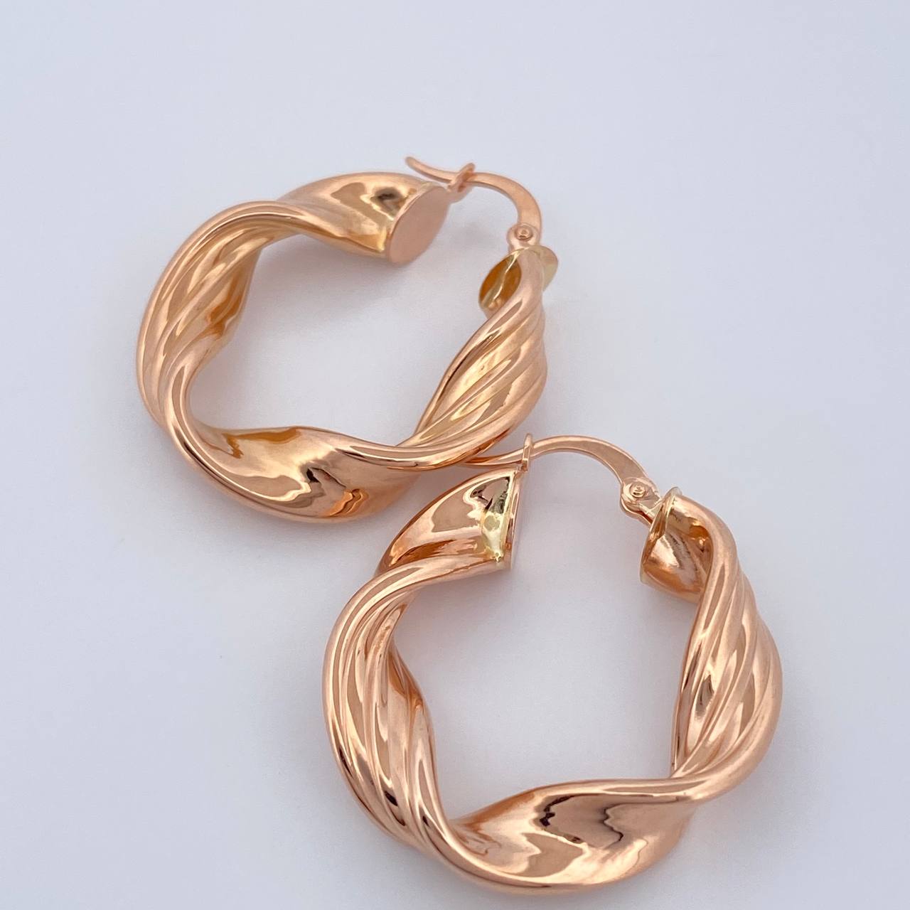 Candongas Azir Rayadas 4.55gr / 1 1/4 in / Oro Rosa 18K %