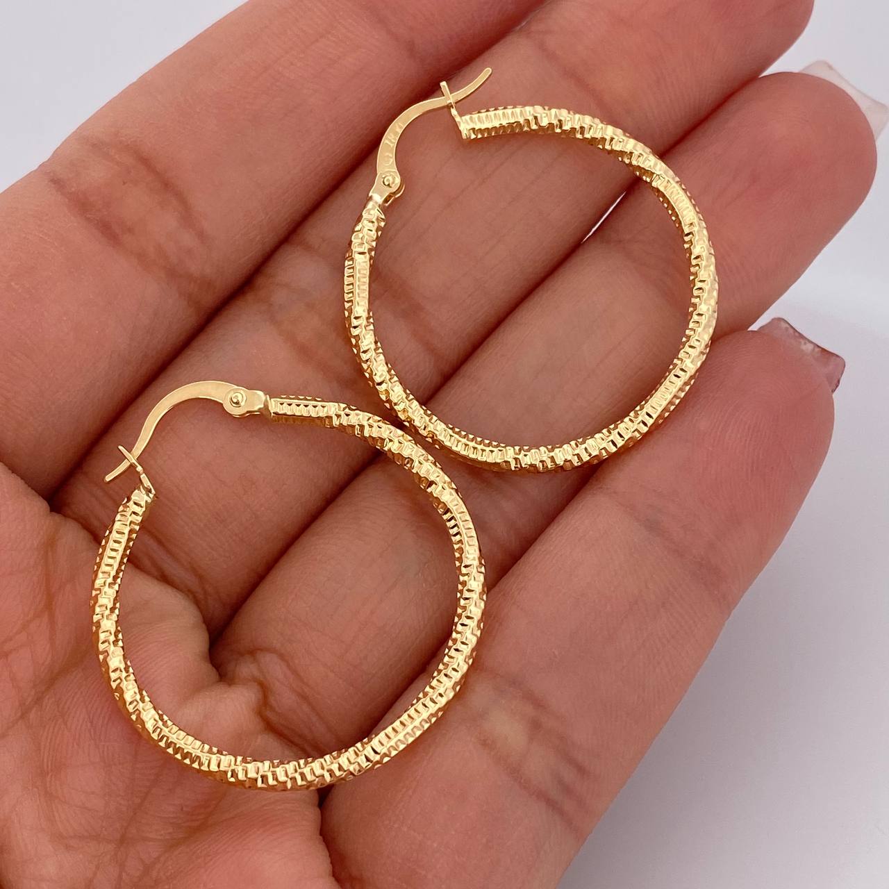 Candongas Megan 1.9gr / 1 1/4 in / Oro Amarillo 18K %