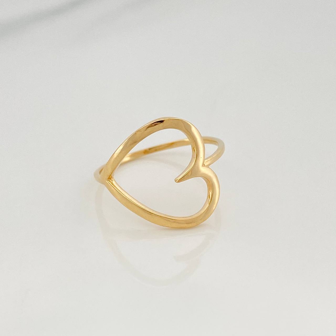 Anillo Corazon 1.4 g / T5 Oro Amarillo 18K