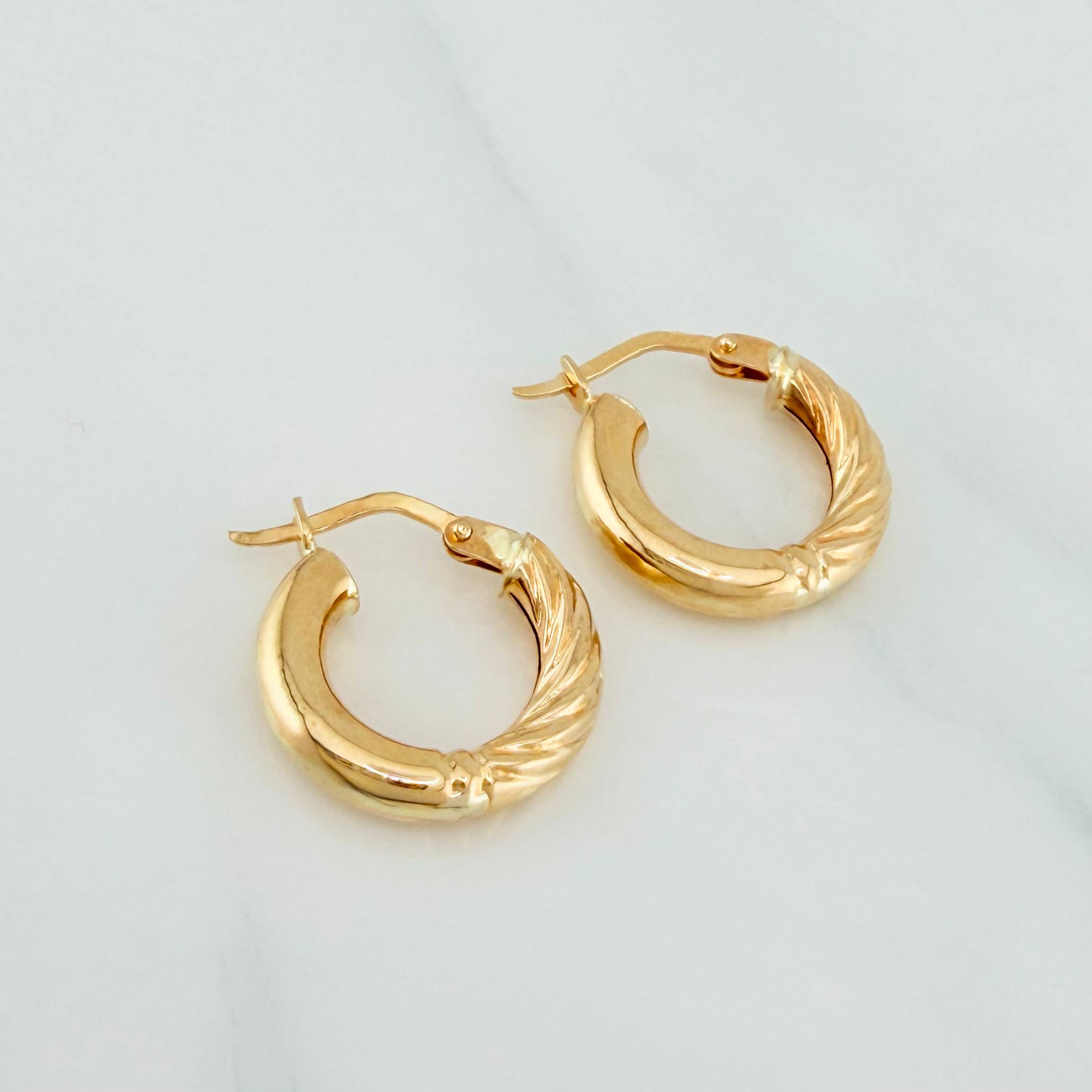 Candongas Adel 1.7 g / 3/4 in Oro Amarillo 18K