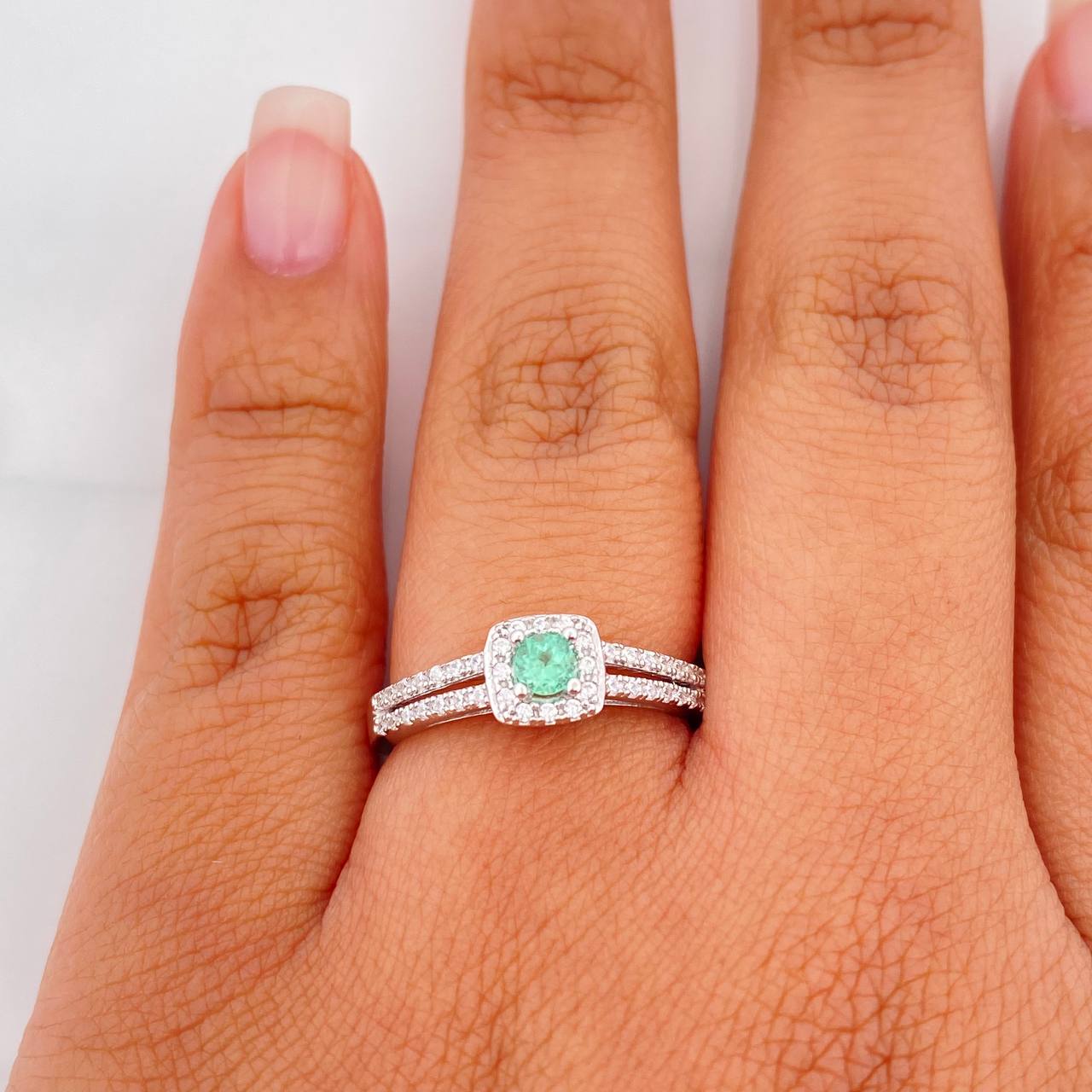 Anillo Halo Cuadrado Esmeralda 14Pts 1.65 g / T6 Plata 925