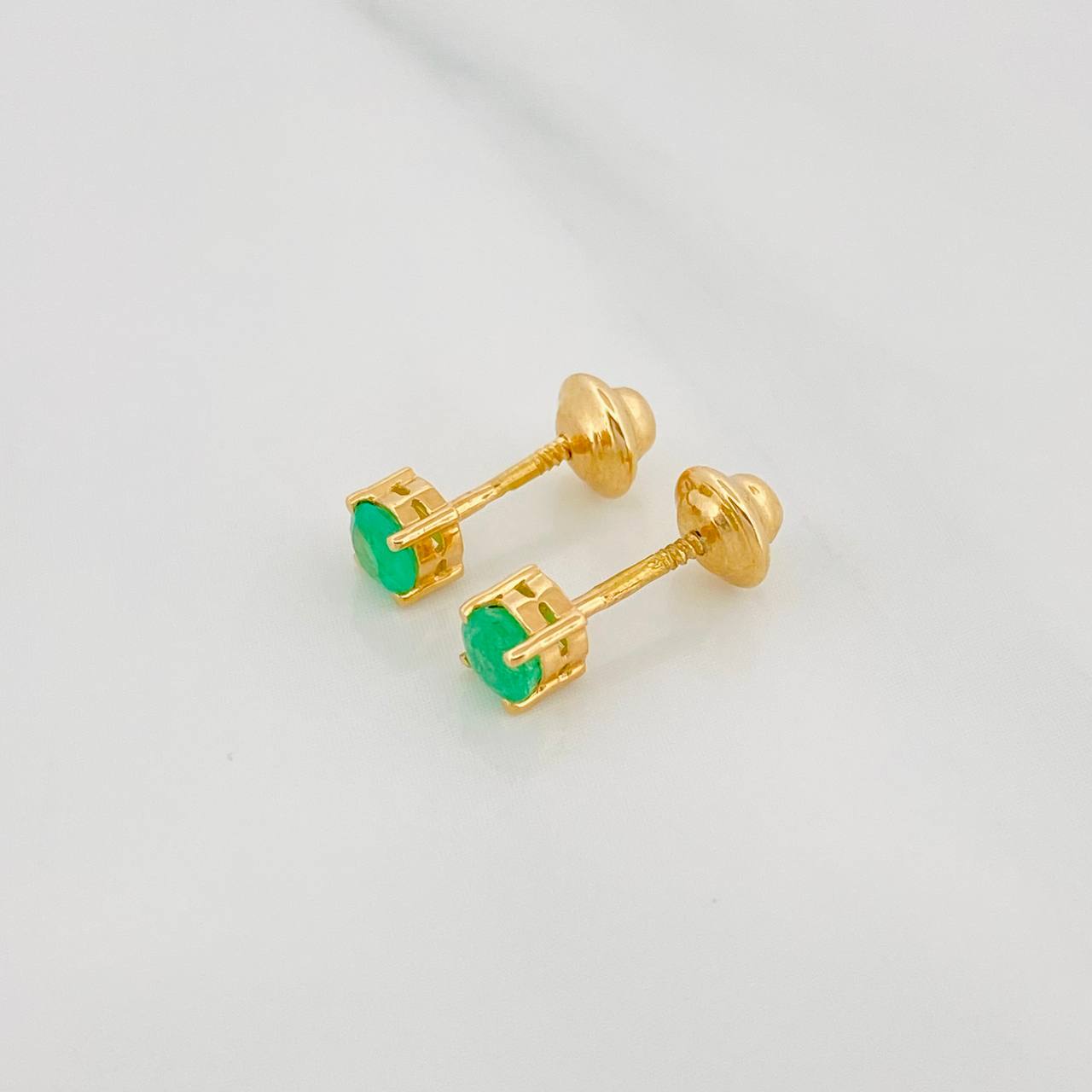 Stud Earrings Four Prongs Emeralds 44Pts 0.9 g / in / 3.9 mm Yellow Gold 18K