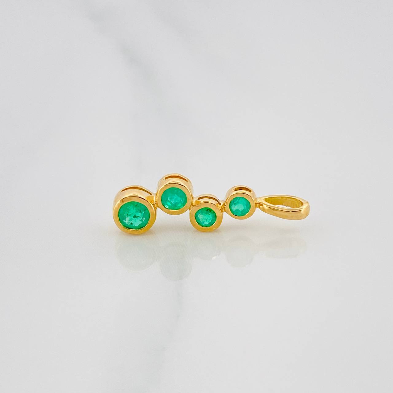 Dije Circulos Esmeraldas 36Pts 1 g / 3/4 in Oro Amarillo 18K