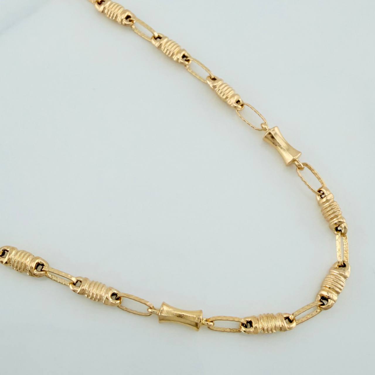 Cadena Rustica Tornillo 9.05gr / 23 1/2 in / 3.5mm Oro Amarillo 18K &