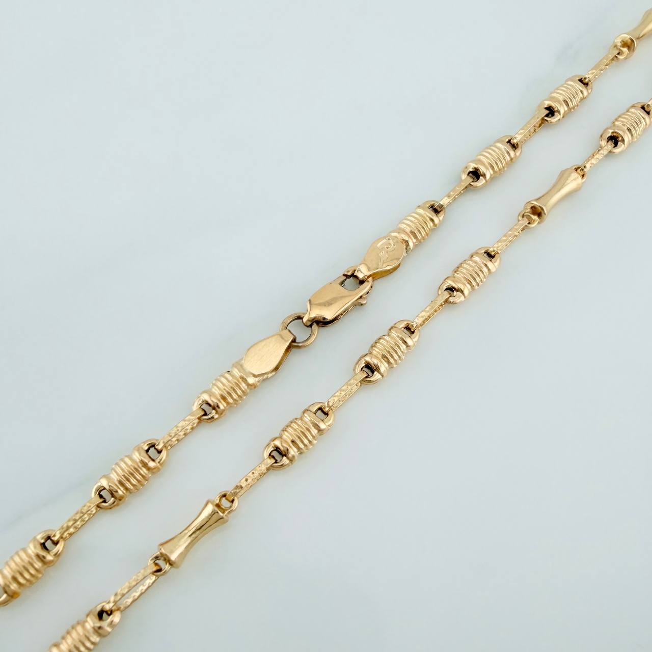 Cadena Rustica Tornillo 9.05gr / 23 1/2 in / 3.5mm Oro Amarillo 18K &