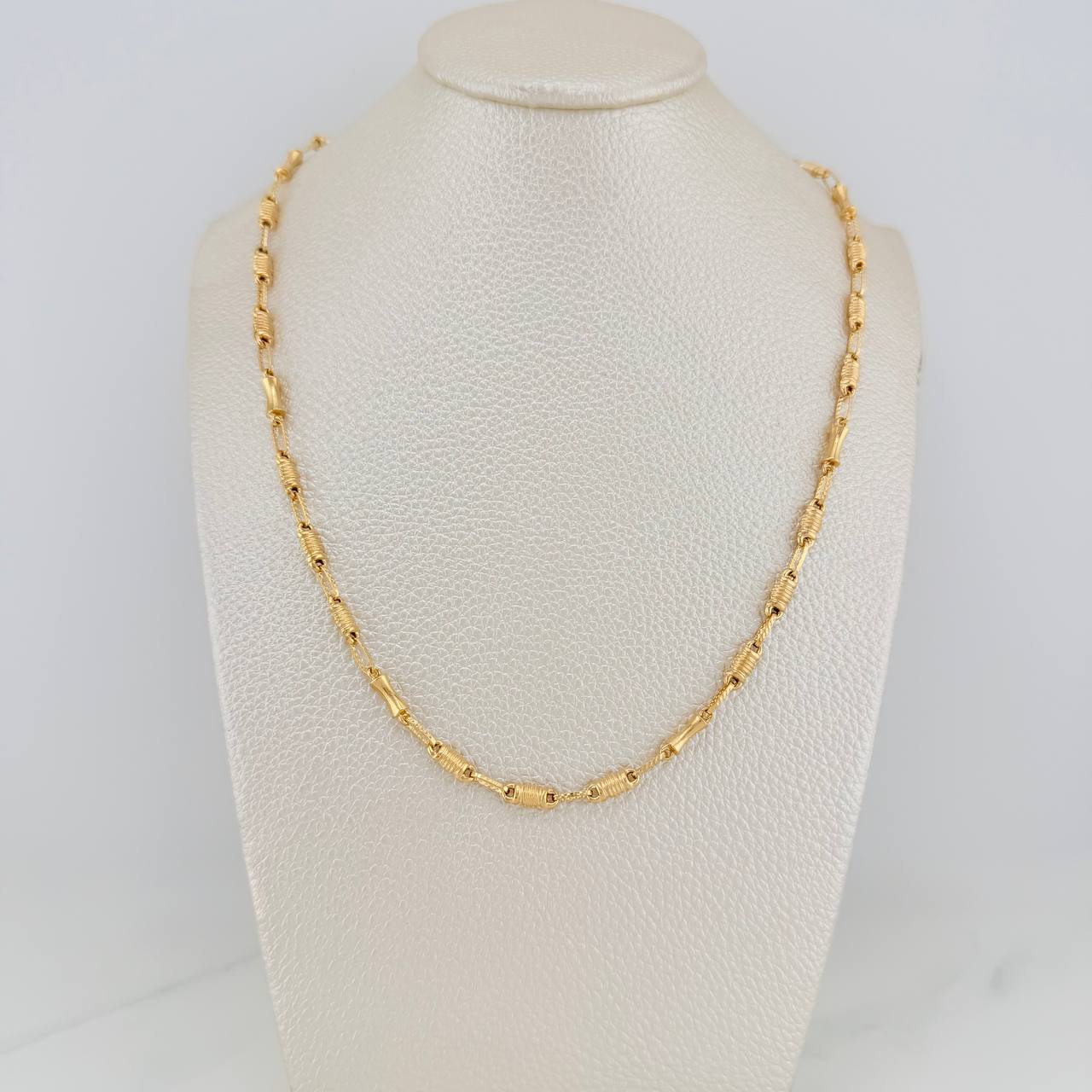 Cadena Rustica Tornillo 9.05gr / 23 1/2 in / 3.5mm Oro Amarillo 18K &