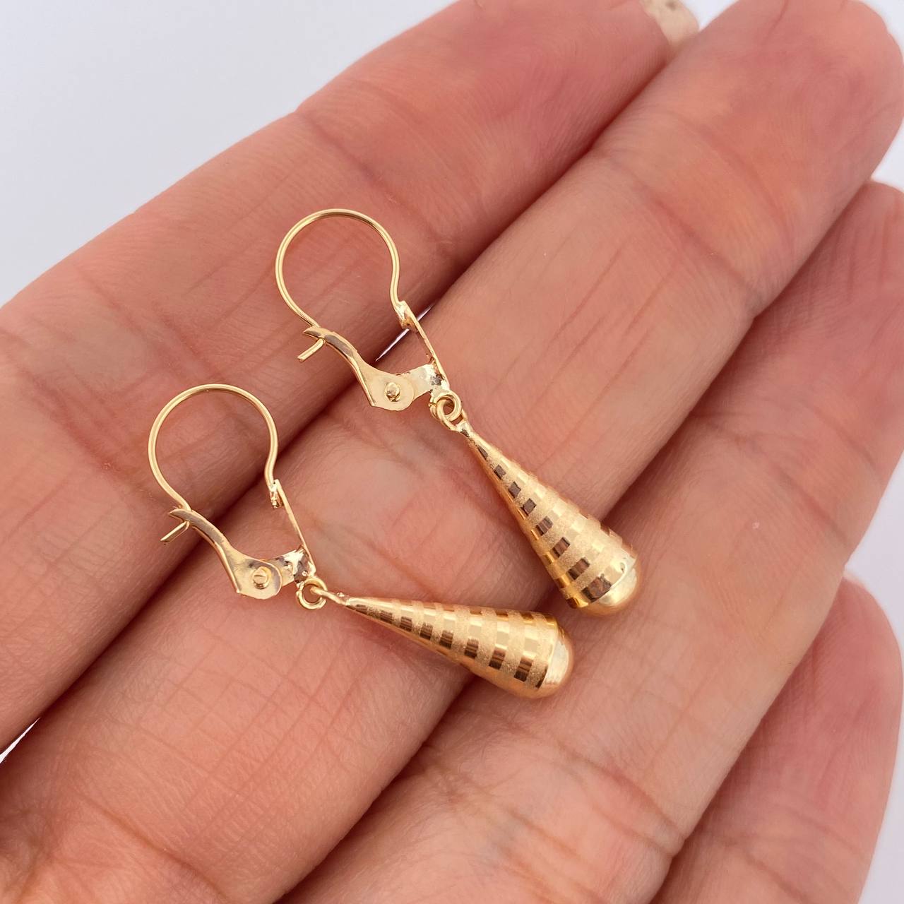 Candongas Lagrima 0.8gr / 1 1/4 in / Oro Amarillo 18K %