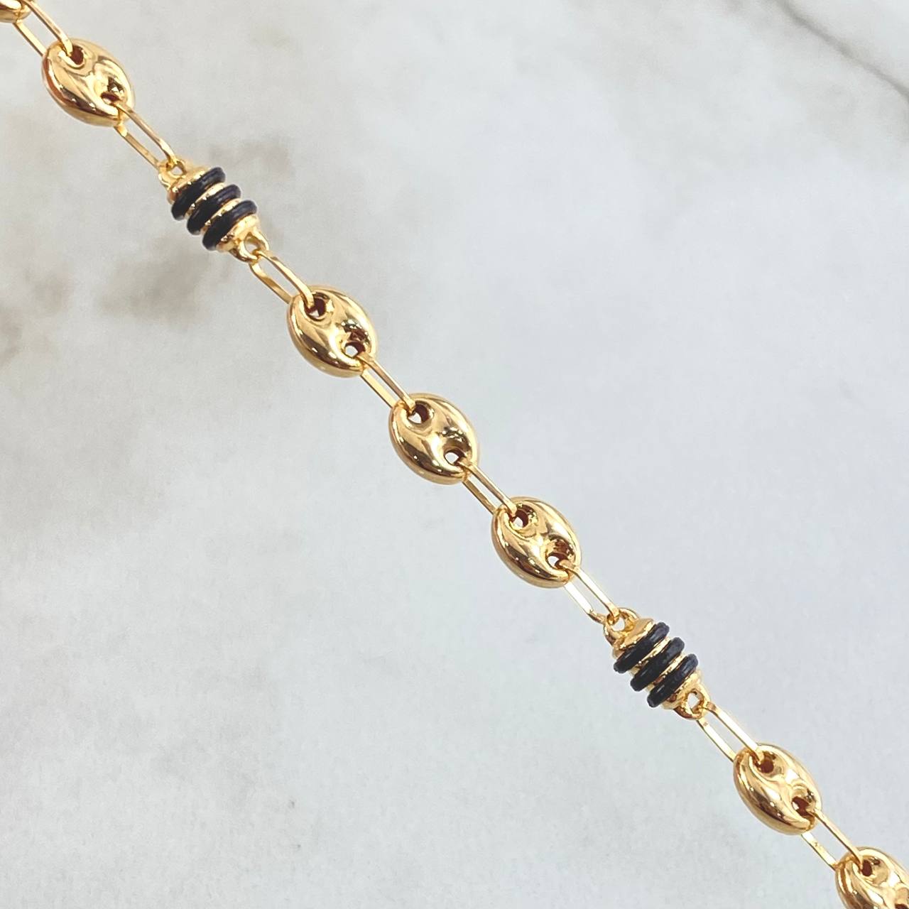 Cadena Rustica Rx Cauchos Negros 7.9gr / 19 3/4 in / 4.5mm Oro Amarillo 18K ©