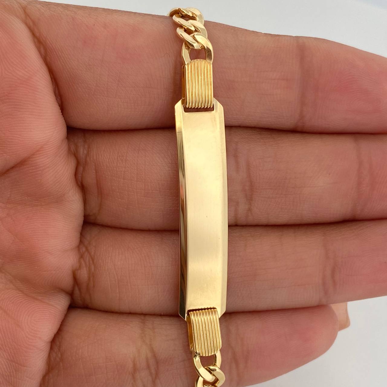 Pulso Placa Cubana 7.5gr / 7 3/4 in / 4.58mm Oro Amarillo +1 18K &