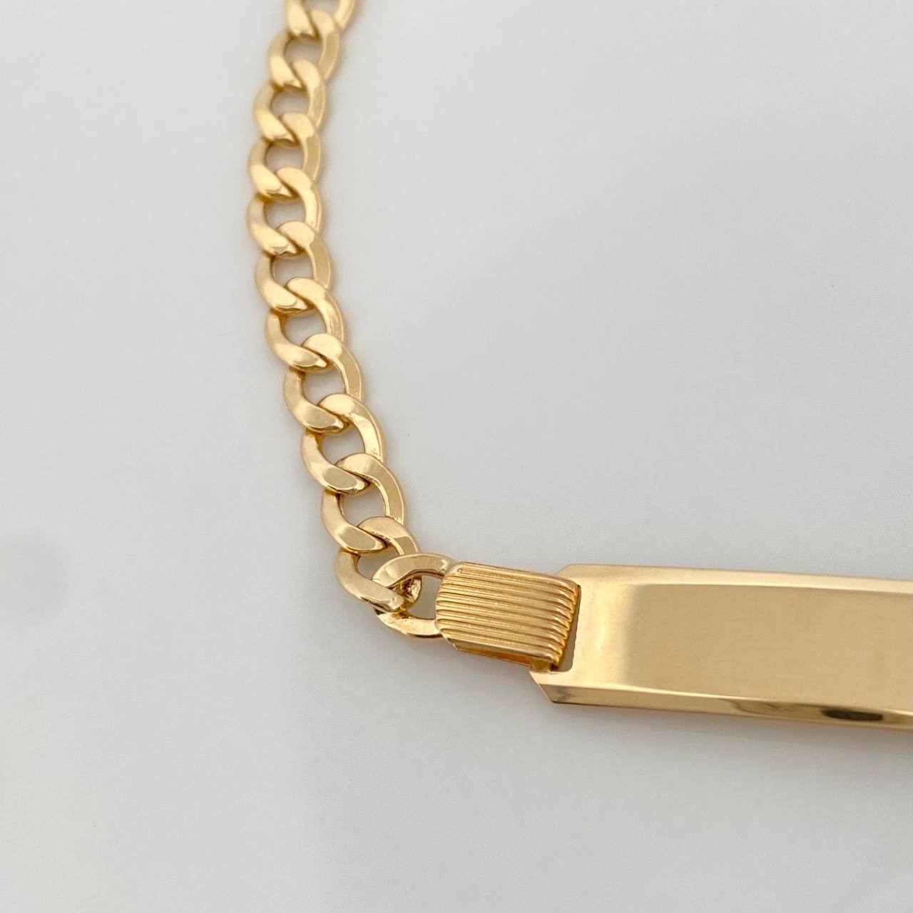 Pulso Placa Cubana 7.25gr / 7 1/2 in / 4mm Oro Amarillo +1 18K %