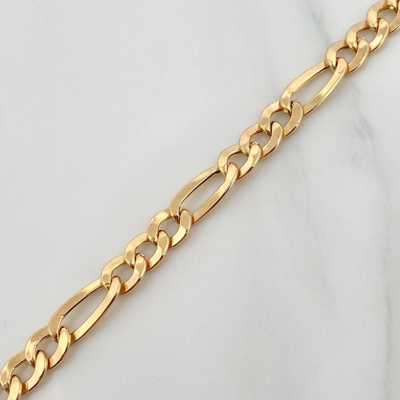 Pulso Figaro 6.1gr / 8 3/4 in / 6.3mm Oro Amarillo +1 18K %